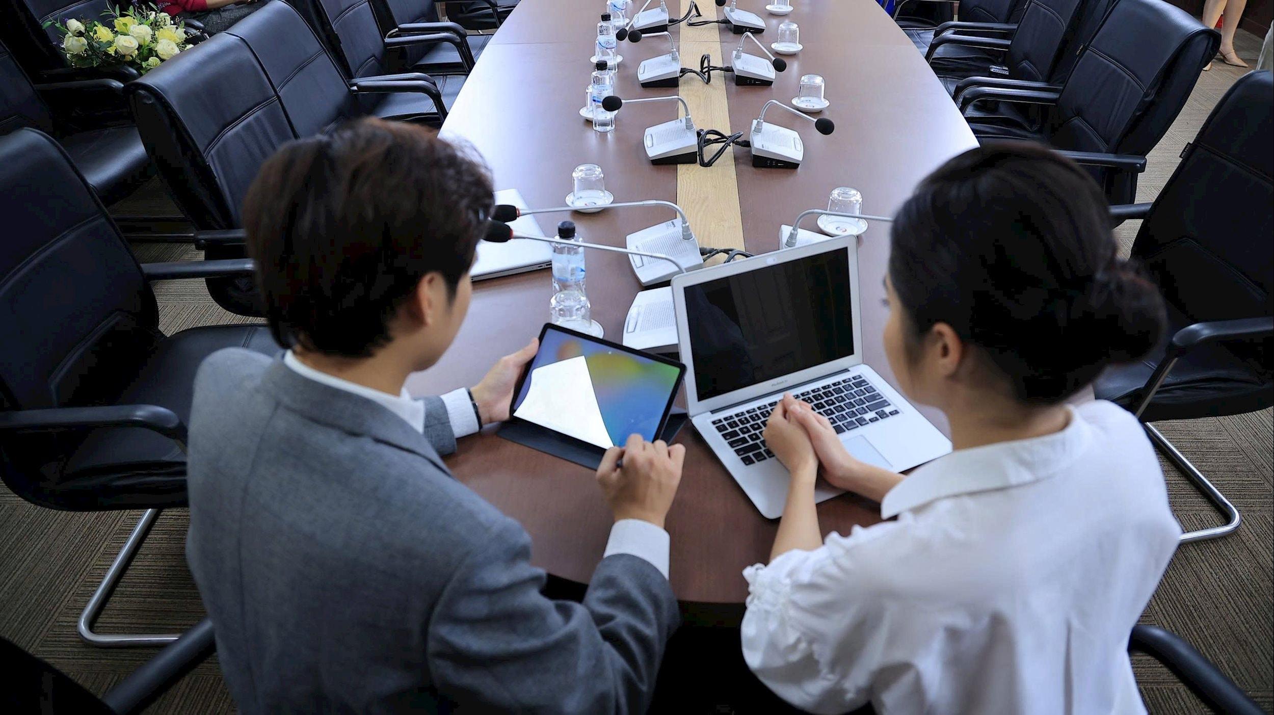 Internet Trực tiếp Leased Line Là một làn đường riêng, độc quyền được xây dựng cho riêng doanh nghiệp