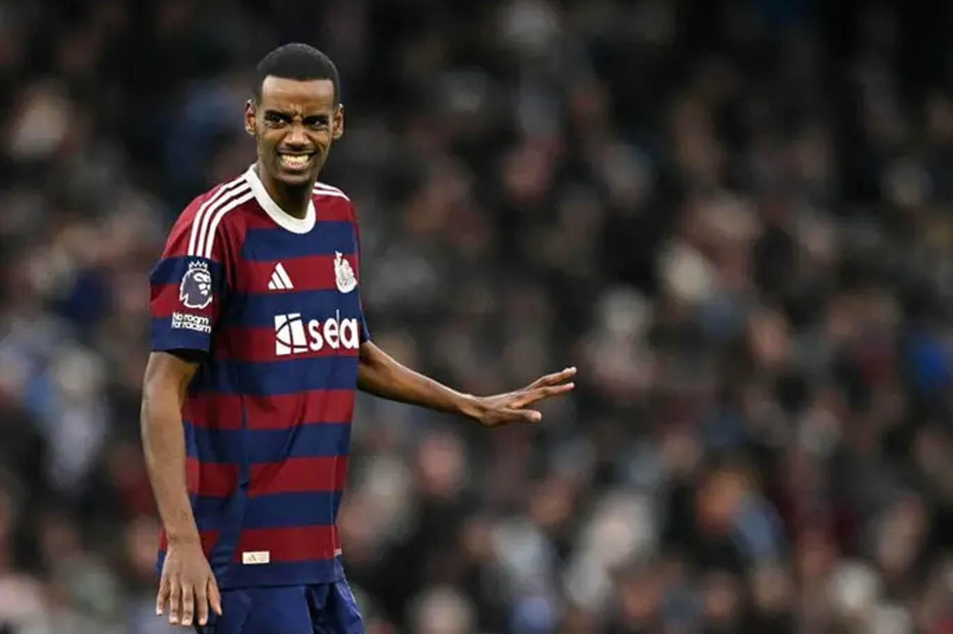 Alexander Isak đang là tâm điểm để cổ động viên Newcastle chỉ trích. Ảnh: AFP