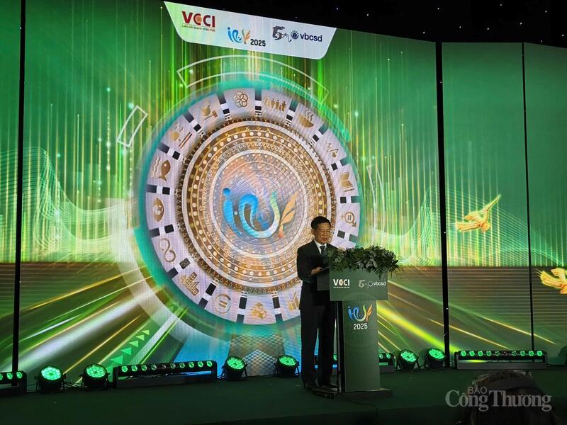 Phó Thủ tướng Chính phủ Hồ Đức Phớc phát biểu tại diễn đàn. Ảnh: Nguyễn Hoà