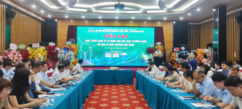 Diễn đàn “Phát triển kinh tế tư nhân gắn với tăng trưởng xanh và bảo vệ môi trường bền vững”. Ảnh: Nguyễn Hạnh