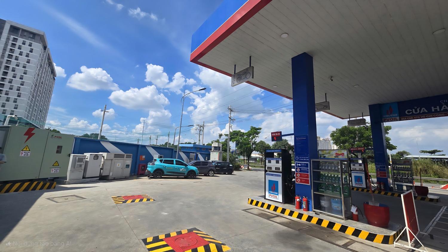 Hệ thống điện năng lượng mặt trời áp mái và hệ thống lưu trữ điện năng tích hợp GRES tại CHXD Phú Hữu cung cấp nguồn điện cho trạm sạc xe ô tô điện. Hệ thống điện năng lượng mặt trời áp mái và hệ thống lưu trữ điện năng tích hợp GRES tại CHXD Phú Hữu cung cấp nguồn điện cho trạm sạc xe ô tô điện.