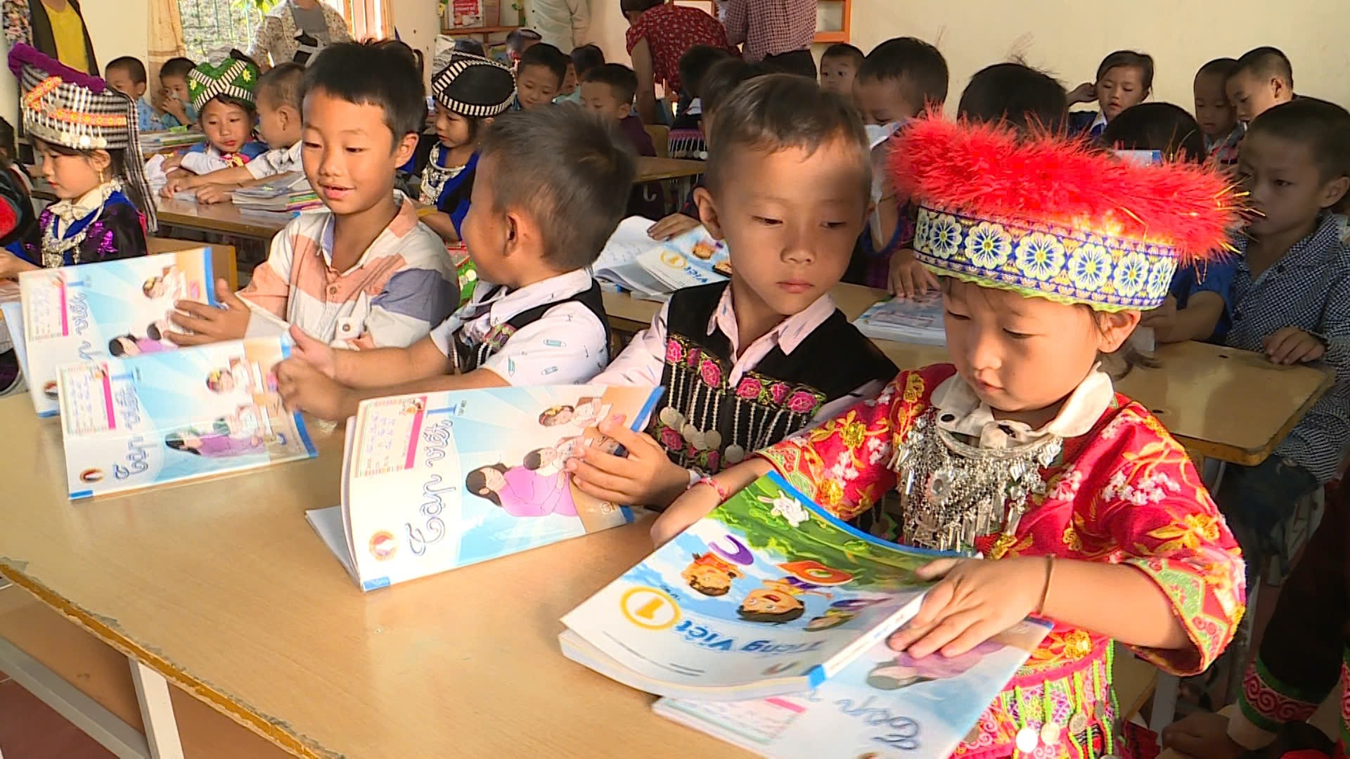 Đại diện Bộ GD&ĐT nhấn mạnh, việc ban hành Thông tư sửa đổi Chương trình giáo dục phổ thông – thay thế, bổ sung cho Thông tư số 32/2018/TT-BGDĐT là căn cứ pháp lý quan trọng để chỉnh sửa sách giáo khoa, bảo đảm tính khoa học và thực tiễn trong giảng dạy. Ảnh: NXBGDVN