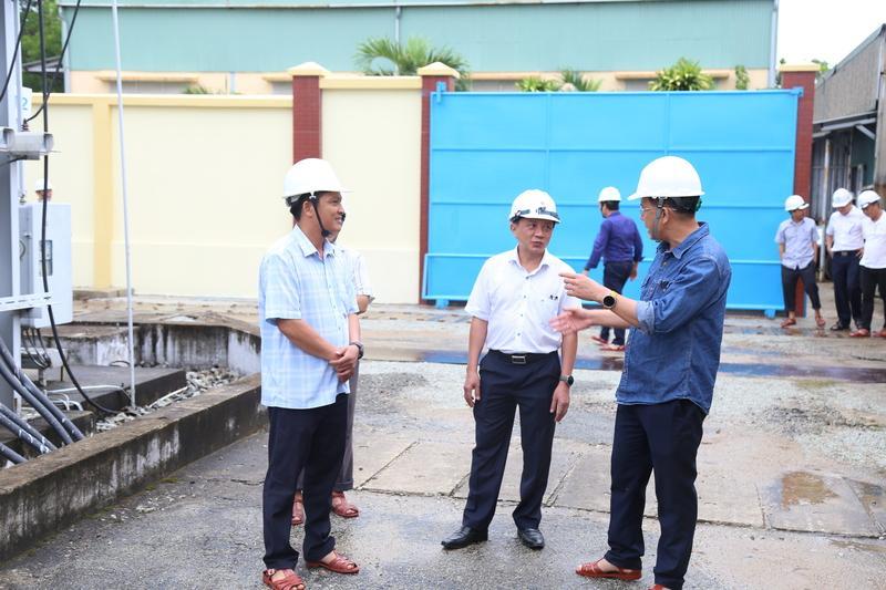 Lãnh đạo EVNCPC kiểm tra TBS 110kV Huế 2. Ảnh: Bình An
