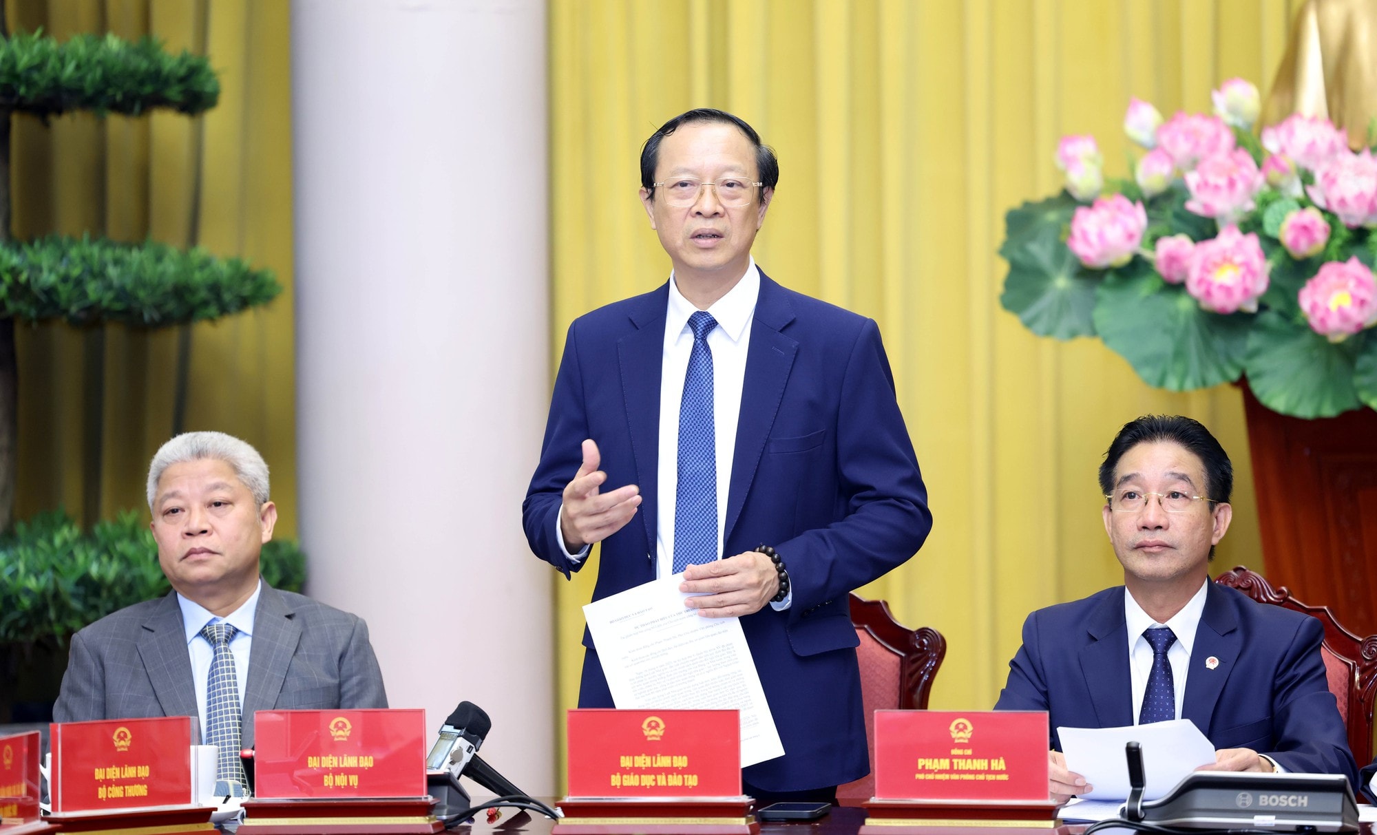 Thứ trưởng Bộ Giáo dục và Đào tạo Phạm Ngọc Thưởng phát biểu tại buổi họp báo - Ảnh: VGP/Đức Tuân