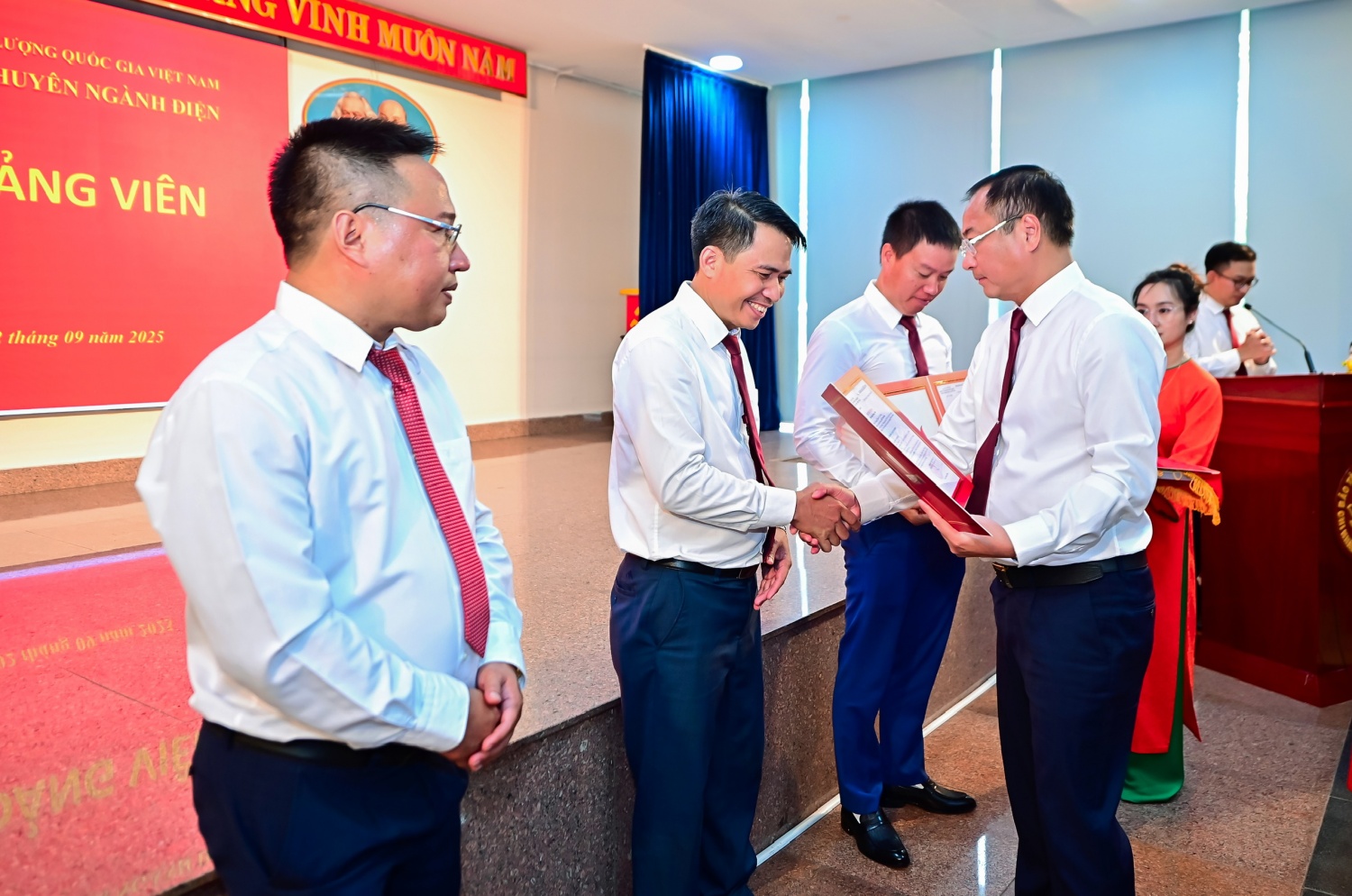 Chi bộ PVPMB tổ chức sinh hoạt chính trị chuyên đề và kết nạp đảng viên mới Chi bộ PVPMB tổ chức sinh hoạt chính trị chuyên đề và kết nạp đảng viên mới