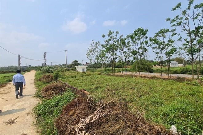 Từ khi thực hiện chính quyền 2 cấp, nhiều thủ tục liên quan đến đất đai người dân có thể làm ở cấp xã. Ảnh: Cao Nguyên