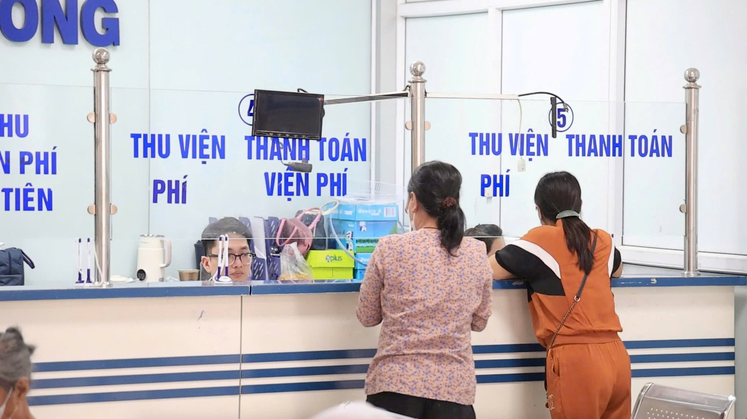 Khám bệnh tại nhà giúp người dân tiếp cận dịch vụ y tế thuận tiện hơn, đặc biệt là người già, người khuyết tật và bệnh nhân mạn tính.