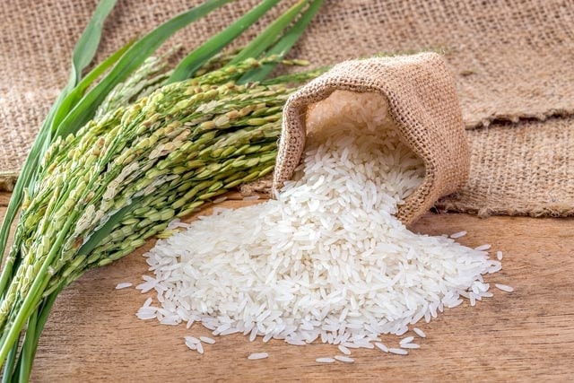 Giá gạo hôm nay 30/8: Thị trường đi ngang, một số loại giảm nhẹ