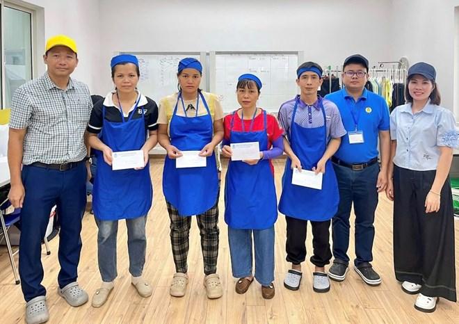 Sakurai Việt Nam trao hơn 180 suất quà hỗ trợ đoàn viên, người lao động khó khăn
