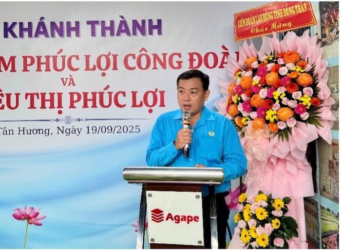 Ông Nguyễn Văn Bé Ba – Chủ tịch Công đoàn cơ sở Công ty TNHH Dụ Đức Việt Nam phát biểu ra mắt Trung tâm Phúc lợi Công đoàn và Siêu thị Phúc lợi. Ảnh: Đức Trung.