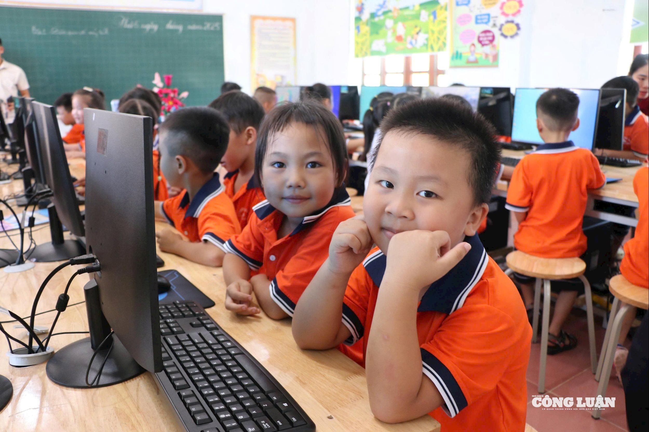 Nghệ An biệt phái 836 giáo viên để giải “bài toán thiếu – thừa” nhân lực trong năm học mới.