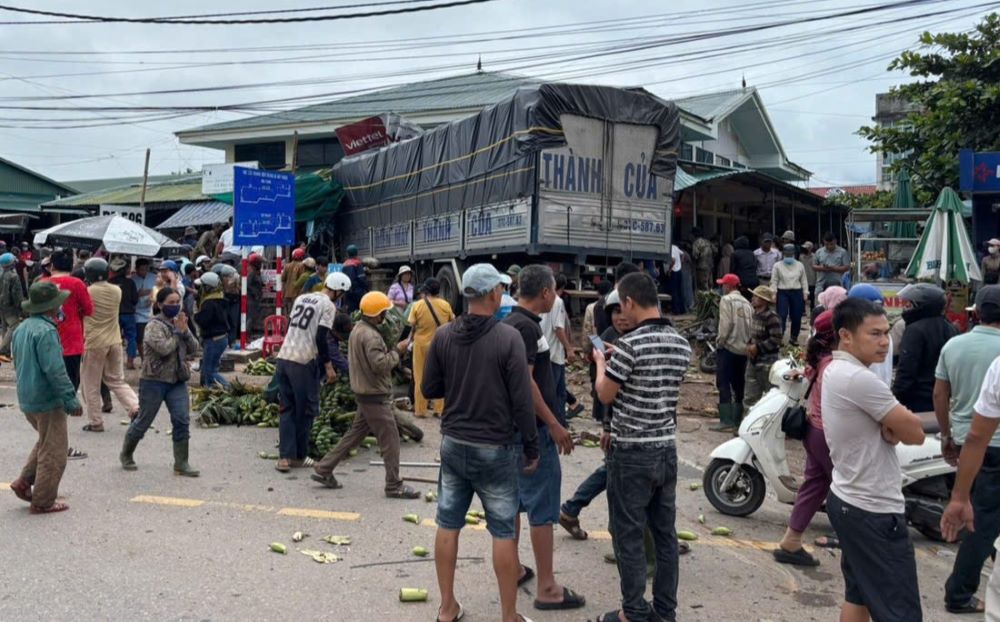 Gia Lai chỉ đạo dẹp chợ tự phát sau vụ tai nạn nghiêm trọng ở Quảng Trị. Ảnh: Hưng Thơ