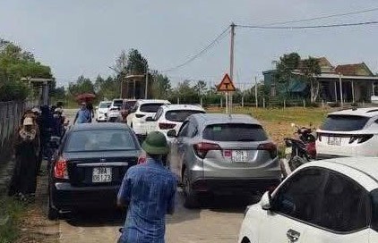 Nhiều người đổ về xã Toàn Lưu gây nên cơn sốt đất ảo. Ảnh: Văn Toàn.