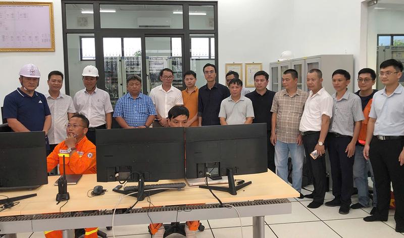 Các cán bộ, kỹ sư của CPMB tại thời khắc đóng điện thành công.