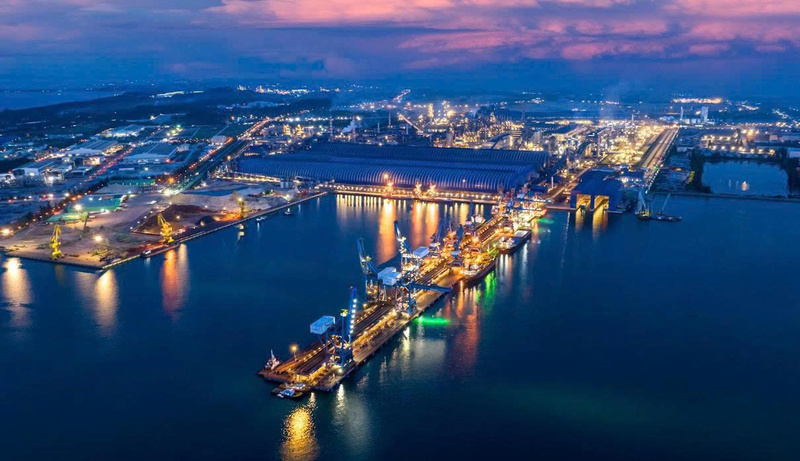 Những dự án công nghiệp quy mô lớn đang giúp Quảng Ngãi bứt phá, công nghiệp trở thành trụ cột, đóng góp lớn vào tăng trưởng và ngân sách địa phương. Ảnh: Nguyễn Dương