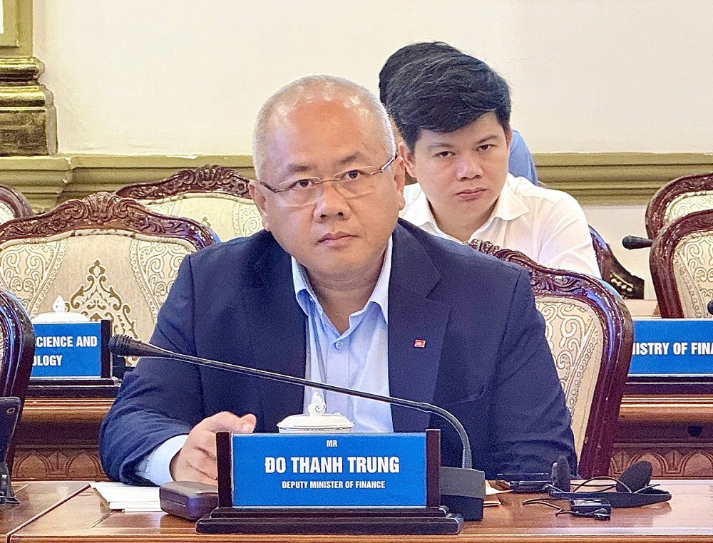 Thứ trưởng Bộ Tài chính Đỗ Thành Trung ghi nhận kết quả hợp tác giữa hai bên đạt được nhiều kết quả tích cực về hạ tầng nghiên cứu, hệ sinh thái khởi nghiệp AI. Ảnh: Thu Sa