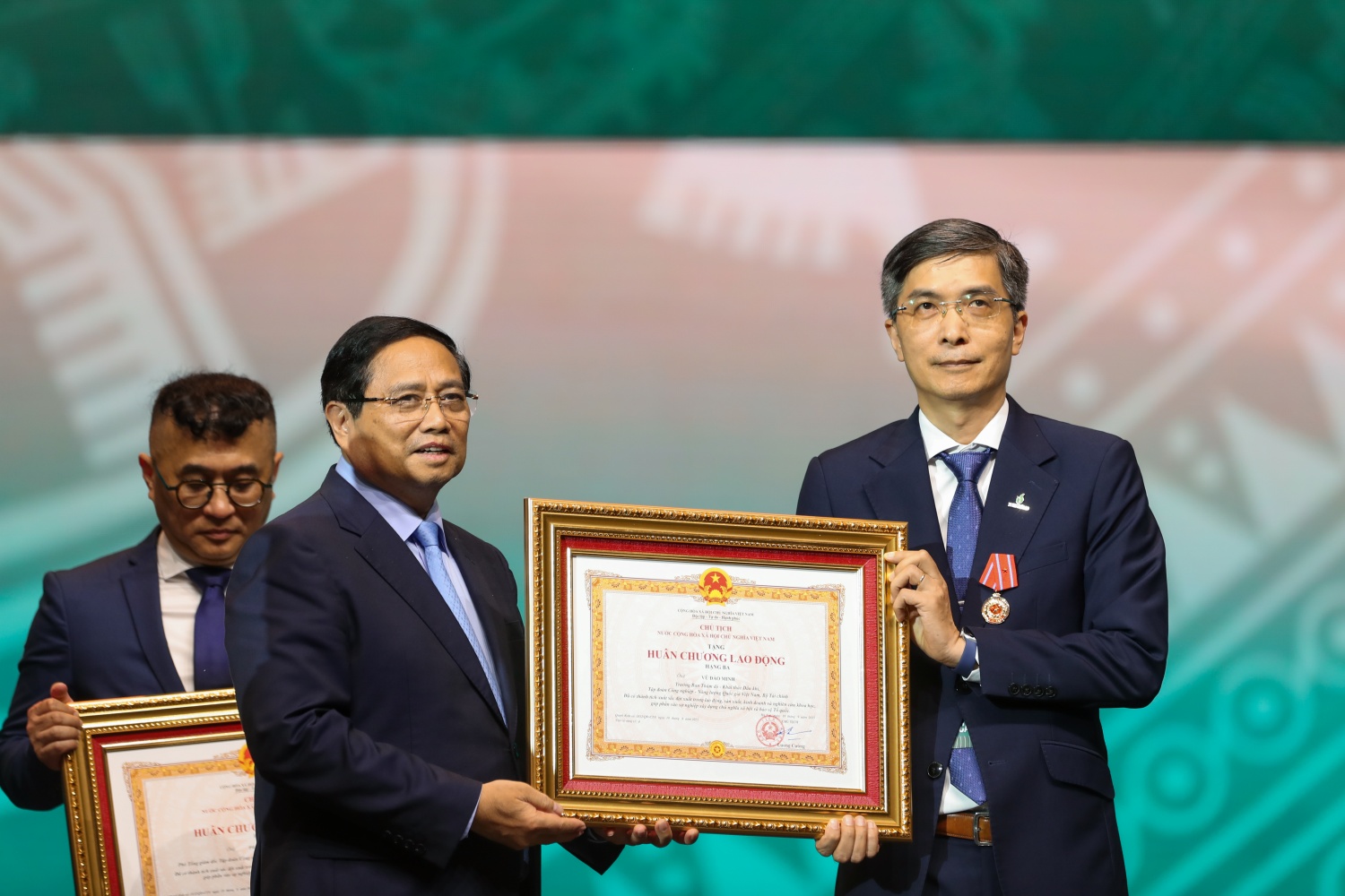 50 năm Petrovietnam: Vinh dự, tự hào và trách nhiệm tiếp nối 50 năm Petrovietnam: Vinh dự, tự hào và trách nhiệm tiếp nối