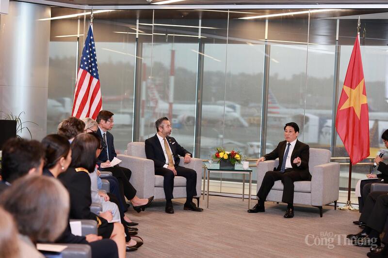 Chủ tịch nước Lương Cường tiếp Đoàn nghị sỹ bang Oregon do Hạ nghị sỹ Nguyễn Bá Lộc, Chủ tịch Ủy ban phát triển kinh tế Hạ viện Oregon làm Trưởng đoàn