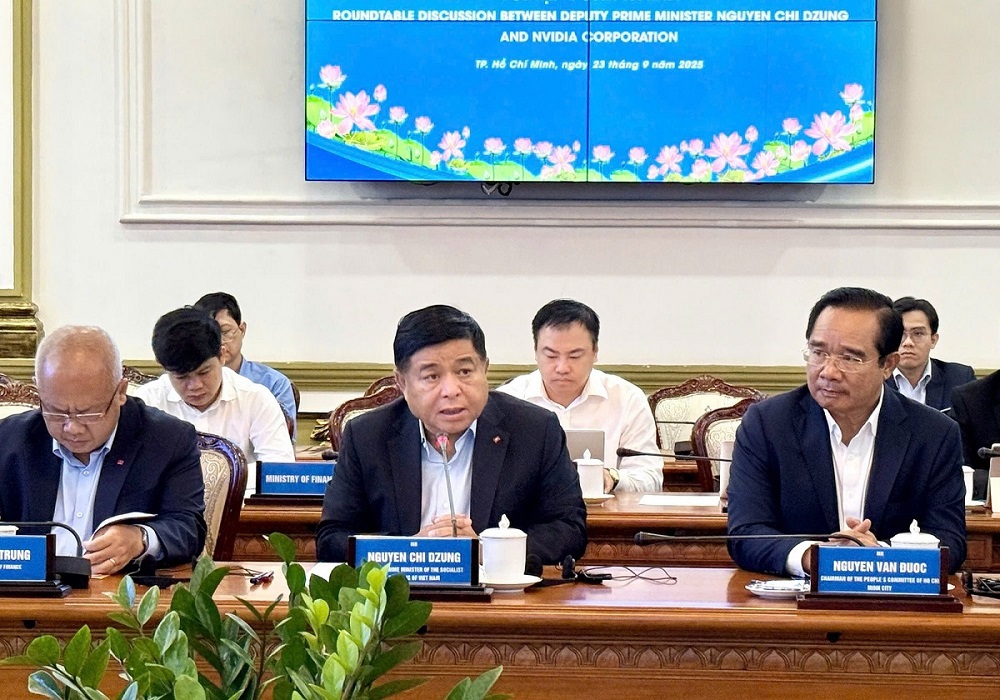 Phó Thủ tướng Nguyễn Chí Dũng ghi nhận và đánh giá cao Tập đoàn NVIDIA tin tưởng và mở rộng đầu tư, phát triển tại Việt Nam. Ảnh: Thu Sa