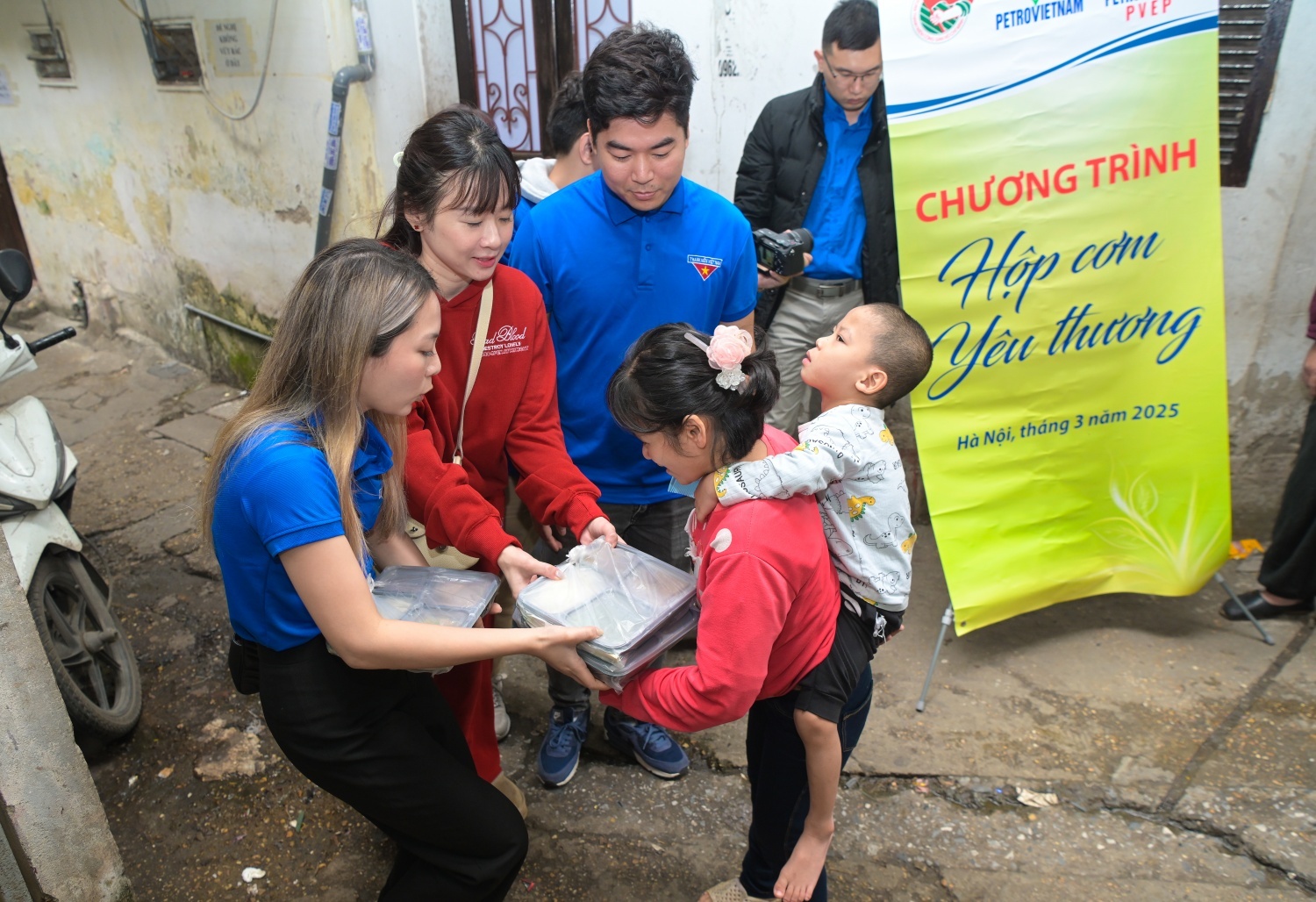 Tuổi trẻ BMQL&ĐH Petrovietnam: Sáng tạo - Tiên phong - Chuyên nghiệp - Trách nhiệm, sẵn sàng cho chặng đường mới Tuổi trẻ BMQL&ĐH Petrovietnam: Sáng tạo - Tiên phong - Chuyên nghiệp - Trách nhiệm, sẵn sàng cho chặng đường mới