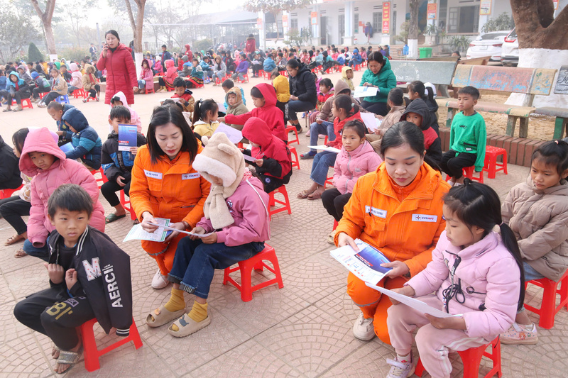 Đội quản lý điện lực khu vực Tân Uyên tuyên truyền tiết kiệm điện tại trường học