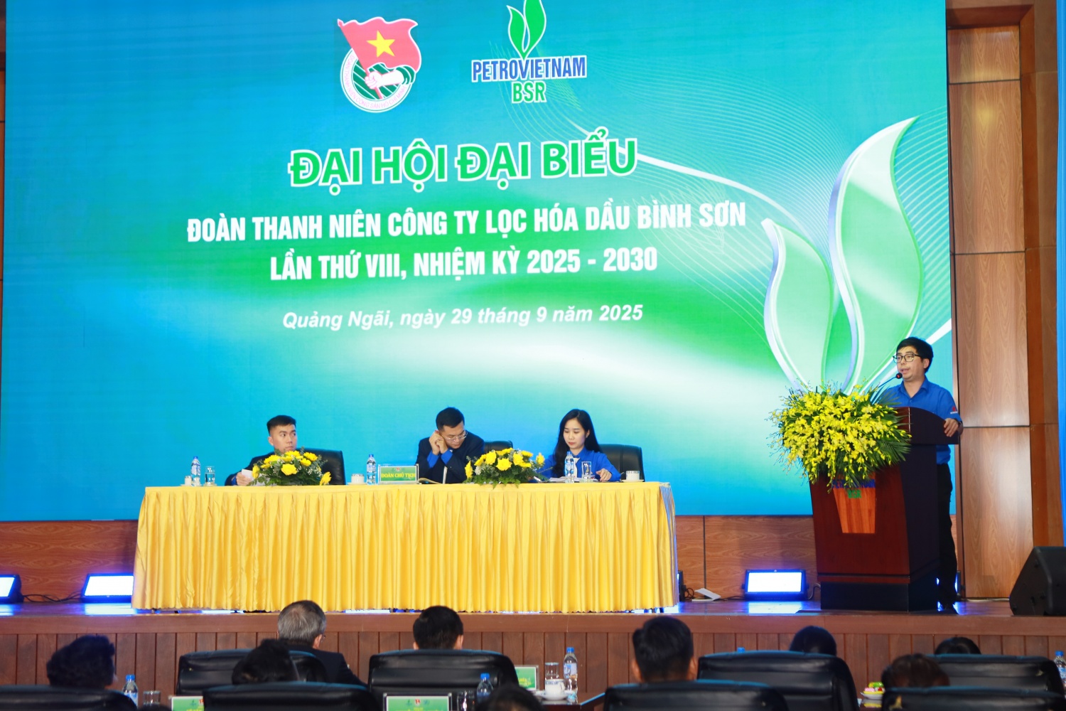 Đồng chí Phạm Đăng An - Bí thư Đoàn Thanh niên phát biểu đóng góp về công tác Đoàn Thanh niên BSR trong nhiệm kỳ mới. Đồng chí Phạm Đăng An - Bí thư Đoàn Thanh niên phát biểu đóng góp về công tác Đoàn Thanh niên BSR trong nhiệm kỳ mới.