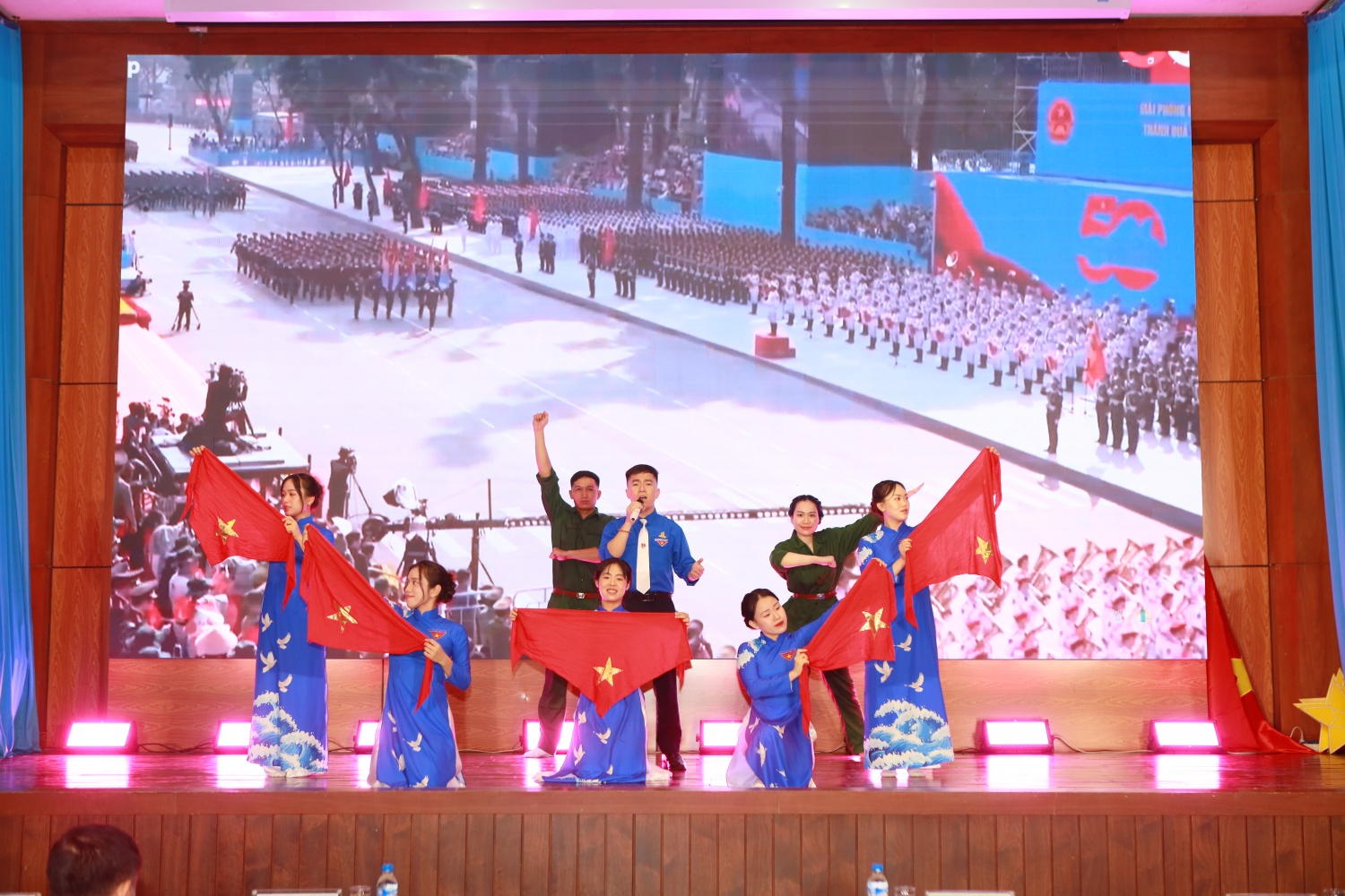 Tiết mục văn nghệ do các đoàn viên thanh niên BSR trình bày. Tiết mục lấy cảm hứng từ bộ phim Tuổi trẻ BSR tiếp tục đoàn kết, xung kích, sáng tạo, bứt phá xanh và bền vững