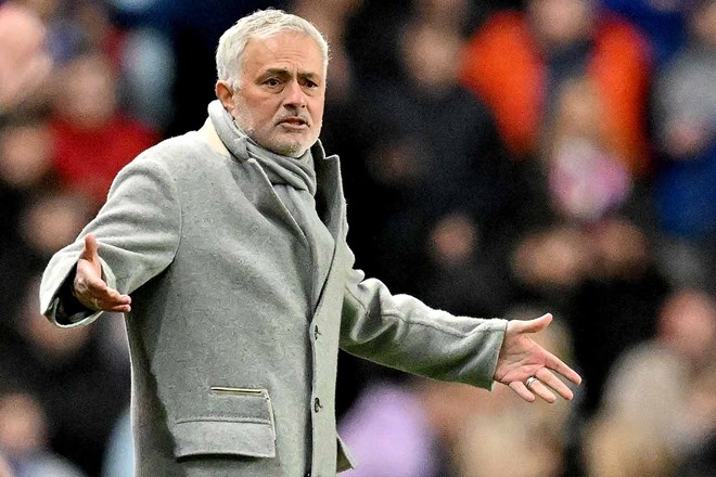 Mourinho vẫn được chào đón nồng nhiệt khi trở lại Chelsea. Ảnh: AFP