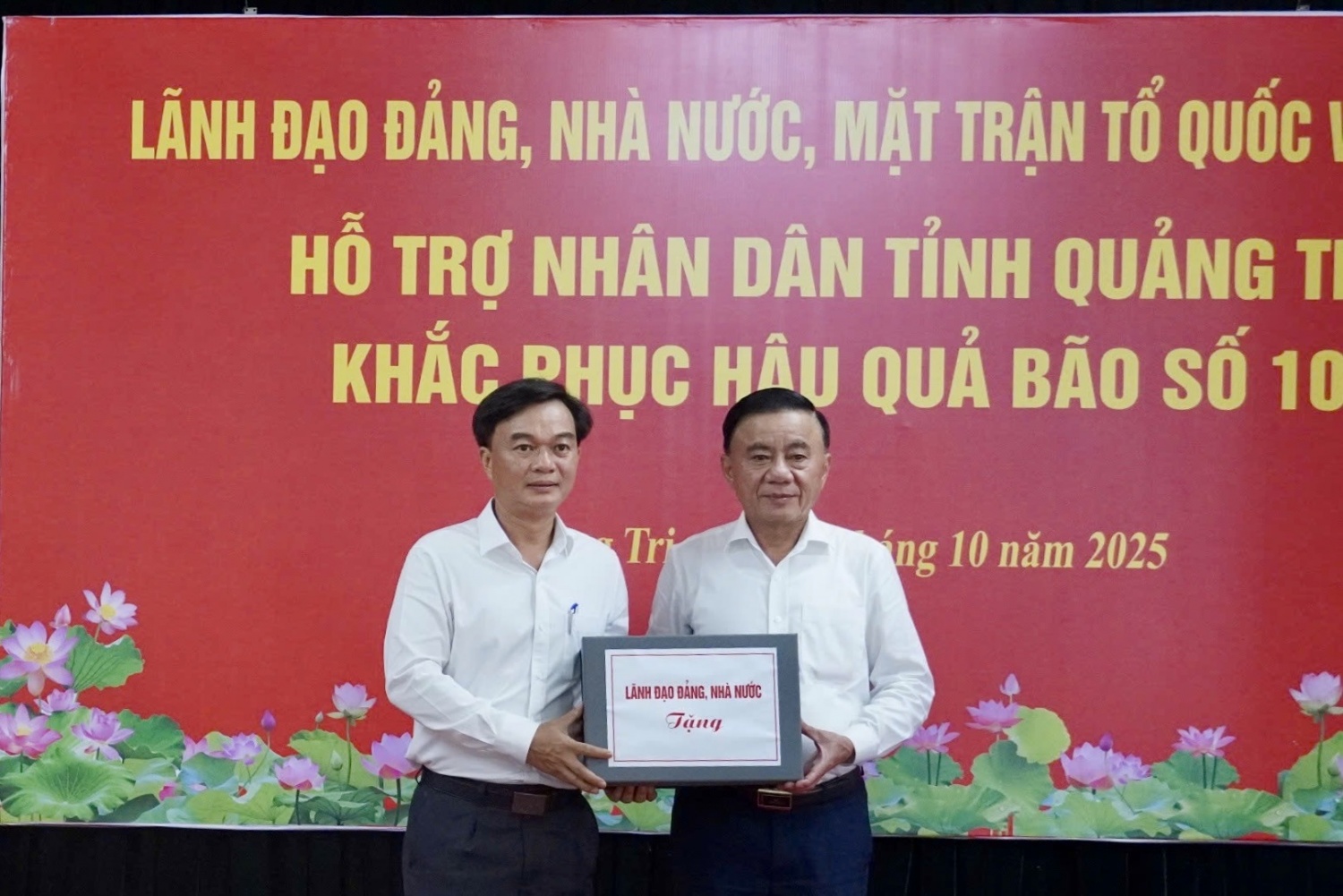 Petrovietnam trao hỗ trợ 5 tỷ đồng khắc phục hậu quả bão số 10 đến tỉnh Quảng Trị Petrovietnam trao hỗ trợ 5 tỷ đồng khắc phục hậu quả bão số 10 đến tỉnh Quảng Trị