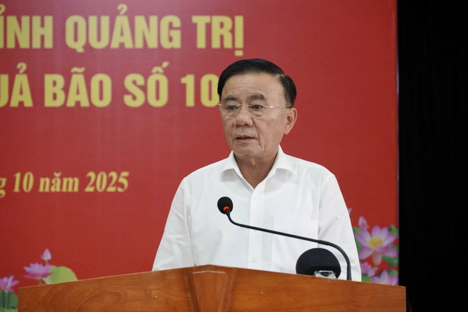 Petrovietnam trao hỗ trợ 5 tỷ đồng khắc phục hậu quả bão số 10 đến tỉnh Quảng Trị Petrovietnam trao hỗ trợ 5 tỷ đồng khắc phục hậu quả bão số 10 đến tỉnh Quảng Trị