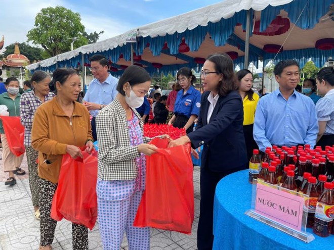 “Phiên chợ 0 đồng” tiếp sức công nhân lao động khó khăn ở TPHCM