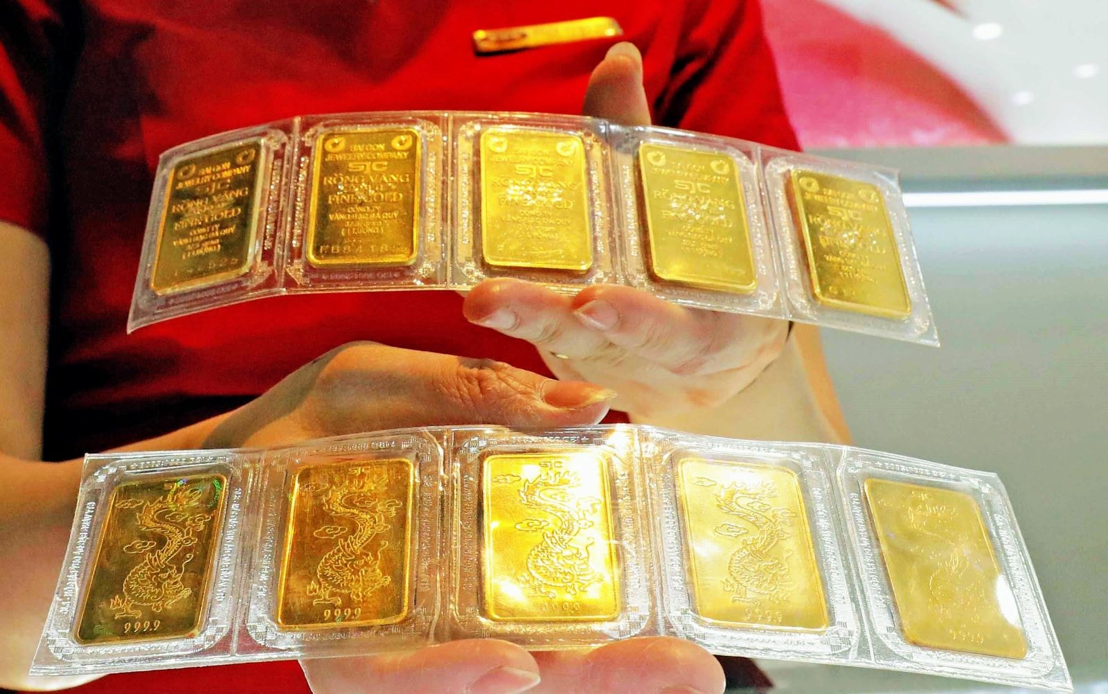 Giá vàng hôm nay 7/10/2025: Tiếp tục bứt phá, vàng miếng SJC đón “sóng mới”