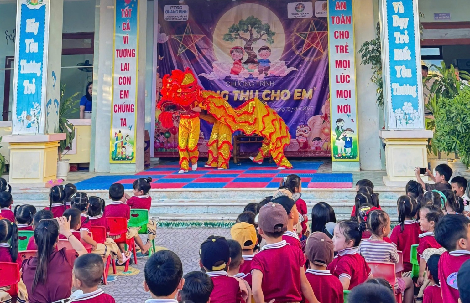 PTSC Quảng Bình mang Tết Trung thu yêu thương đến trẻ thơ Cảng Dịch vụ Dầu khí Tổng hợp Quảng Bình, Chi đoàn PTSC Quảng Bình, PTSC Quảng Bình, Tết Trung thu, Trung thu cho em,