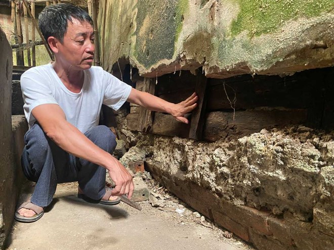 Ngôi nhà ông Hóa (Vĩnh Hòa, Hải Phòng) bị ảnh hưởng nghiêm trọng do hàng xóm lấn chiếm đất. Ảnh: Ngọc Trinh