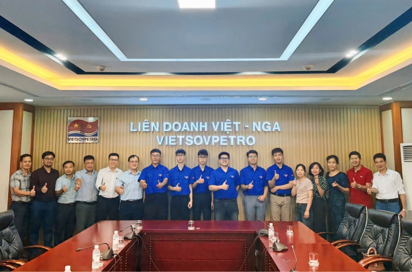 Vietsovpetro gặp gỡ tân sinh viên được cử đi du học tại Liên bang Nga 2025 Vietsovpetro gặp gỡ tân sinh viên được cử đi du học tại Liên bang Nga