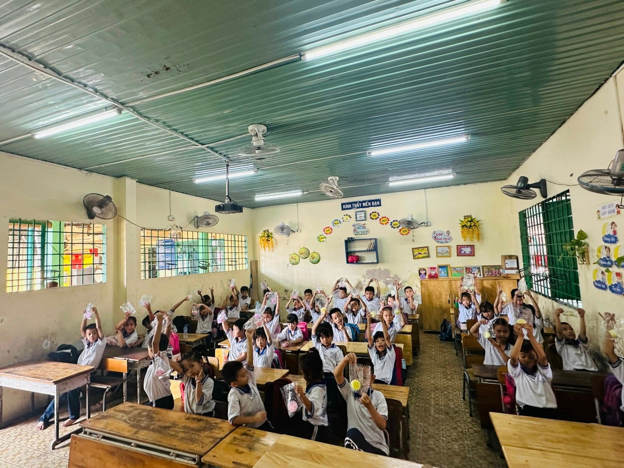 Chính quyền địa phương đã có phương án xây trường mới, bố trí quỹ đất, đang chờ phê duyệt dự án.