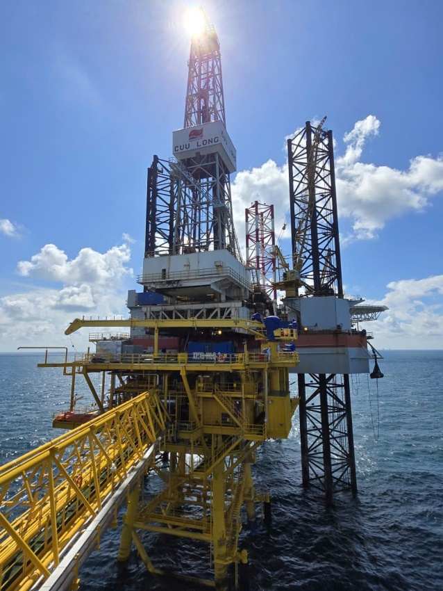 Vietsovpetro đón dòng dầu thương mai từ giàn BK-24, vượt kế hoạch gần 2 tháng Vietsovpetro đón dòng dầu thương mại đầu tiên từ giàn BK-24, vượt kế hoạch gần 2 tháng