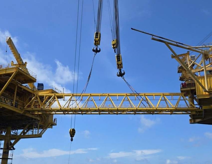Vietsovpetro đón dòng dầu thương mai từ giàn BK-24, vượt kế hoạch gần 2 tháng Vietsovpetro đón dòng dầu thương mại đầu tiên từ giàn BK-24, vượt kế hoạch gần 2 tháng