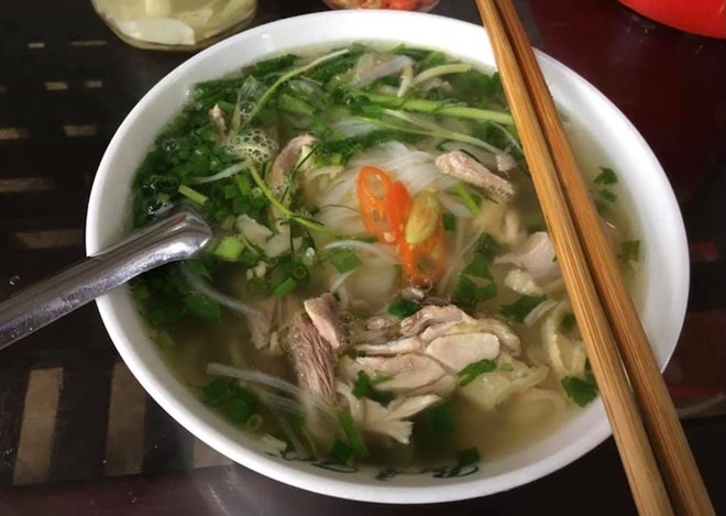 Bữa sáng ăn phở: Lợi ích và rủi ro sức khỏe