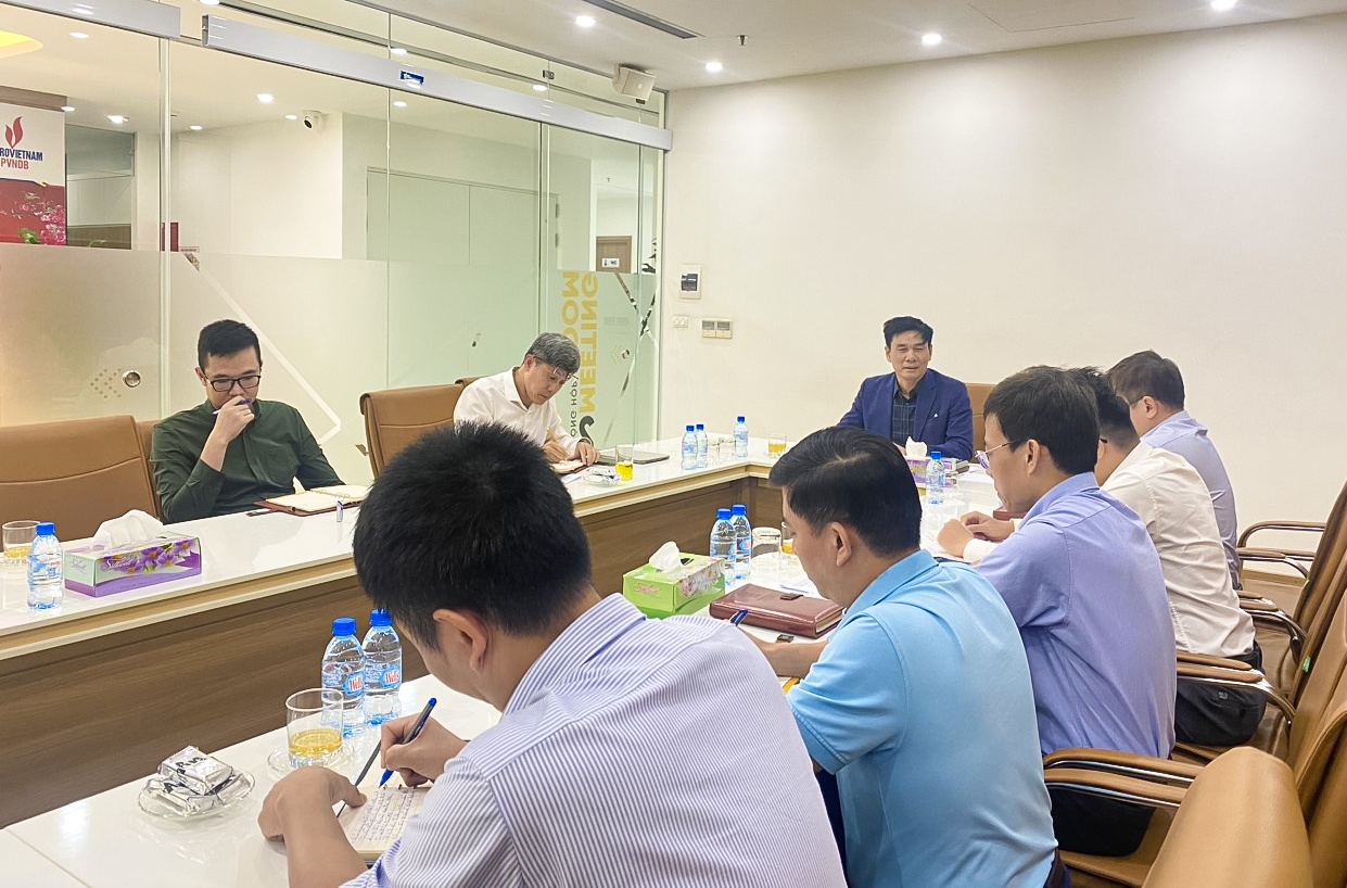 Đồng chí Nguyễn Duyên Cường - Bí thư Chi bộ quán triệt các văn bản chỉ đạo quan trọng của Đảng ủy cấp trên Đồng chí Nguyễn Duyên Cường - Bí thư Chi bộ quán triệt các văn bản chỉ đạo quan trọng của Đảng ủy cấp trên