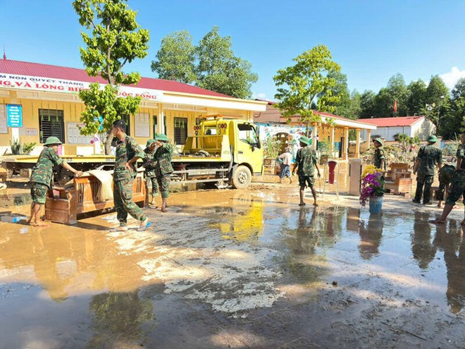 Trường học tan hoang sau lũ, nhiều học sinh chưa thể trở lại trường