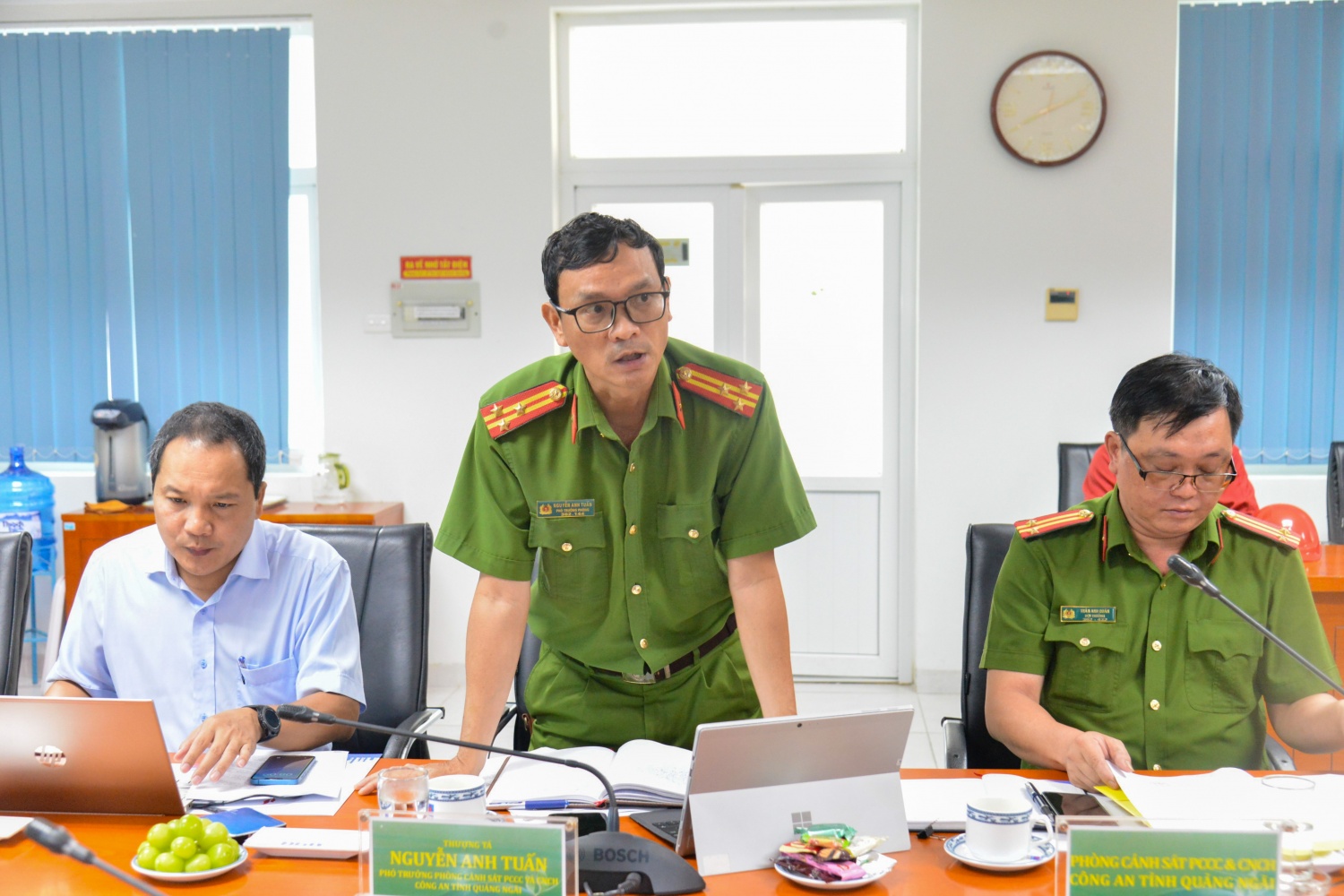 Thượng tá Nguyễn Anh Tuấn – Phó Trưởng phòng 07 (Phòng Cảnh sát PCCC và CNCH – Công an tỉnh Quảng Ngãi) ghi nhận và đánh giá cao công tác PCCC và CNCH của BSR. Thượng tá Nguyễn Anh Tuấn – Phó Trưởng phòng 07 (Phòng Cảnh sát PCCC và CNCH – Công an tỉnh Quảng Ngãi) ghi nhận và đánh giá cao công tác PCCC và CNCH của BSR.