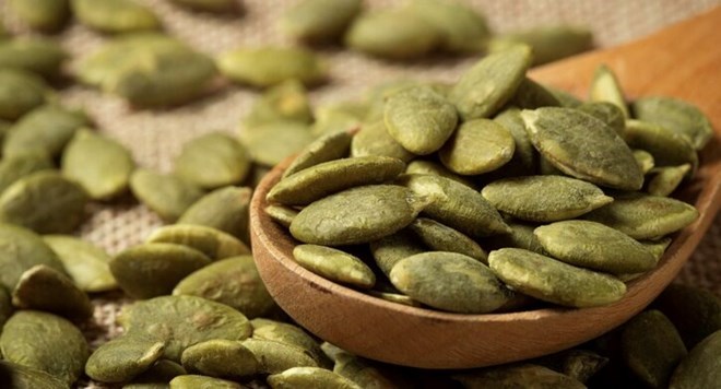 Ăn hạt bí ngô mỗi ngày giúp giảm cholesterol và bảo vệ tim mạch