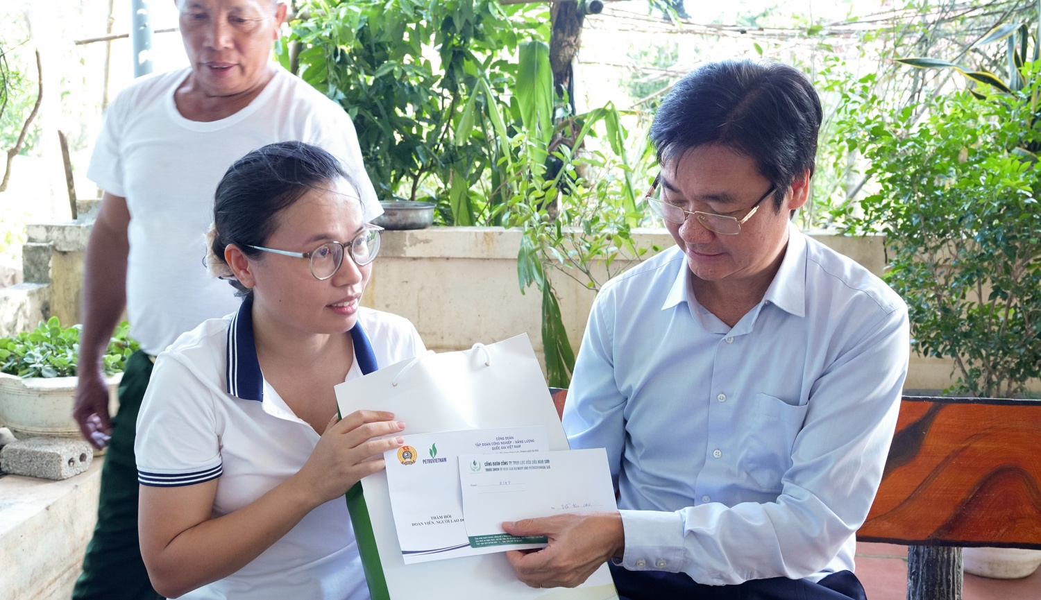 Công đoàn Petrovietnam/NSRP hỗ trợ người lao động và đồng bào tỉnh Thanh Hóa vượt qua khó khăn sau bão Công đoàn Petrovietnam/NSRP hỗ trợ người lao động và đồng bào tỉnh Thanh Hóa vượt qua khó khăn sau bão