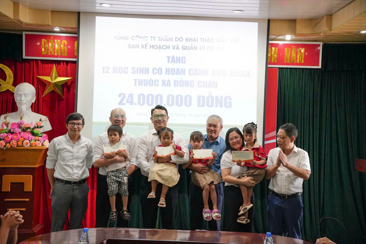 Chi bộ Kế hoạch và Quản lý Dự án PVEP tổ chức sinh hoạt chuyên đề và nhiều hoạt động ý nghĩa tại Hưng Yên Chi bộ Kế hoạch và Quản lý Dự án PVEP tổ chức sinh hoạt chuyên đề và nhiều hoạt động ý nghĩa tại Hưng Yên
