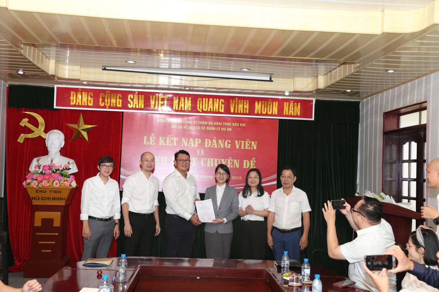 Chi bộ Kế hoạch và Quản lý Dự án PVEP tổ chức sinh hoạt chuyên đề và nhiều hoạt động ý nghĩa tại Hưng Yên Chi bộ Kế hoạch và Quản lý Dự án PVEP tổ chức sinh hoạt chuyên đề và nhiều hoạt động ý nghĩa tại Hưng Yên
