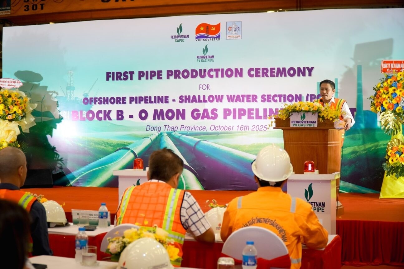 Ông Trần Thanh Hải, Tổng Giám đốc SWPOC phát biểu tại buổi lễ tin tưởng rằng PV GAS PIPE sẽ tiếp tục phát huy năng lực, kinh nghiệm và tinh thần chuyên nghiệp để hoàn thành tốt gói PC1, đáp ứng đầy đủ các tiêu chuẩn kỹ thuật khắt khe của dự án Ông Trần Thanh Hải, Tổng Giám đốc SWPOC phát biểu tại buổi lễ tin tưởng rằng PV GAS PIPE sẽ tiếp tục phát huy năng lực, kinh nghiệm và tinh thần chuyên nghiệp để hoàn thành tốt gói PC1, đáp ứng đầy đủ các tiêu chuẩn kỹ thuật khắt khe của dự án