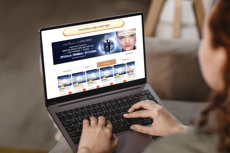 Banner và các sản phẩm nổi bật của Lancôme được đề xuất hiển thị trên trang Shopee Premium