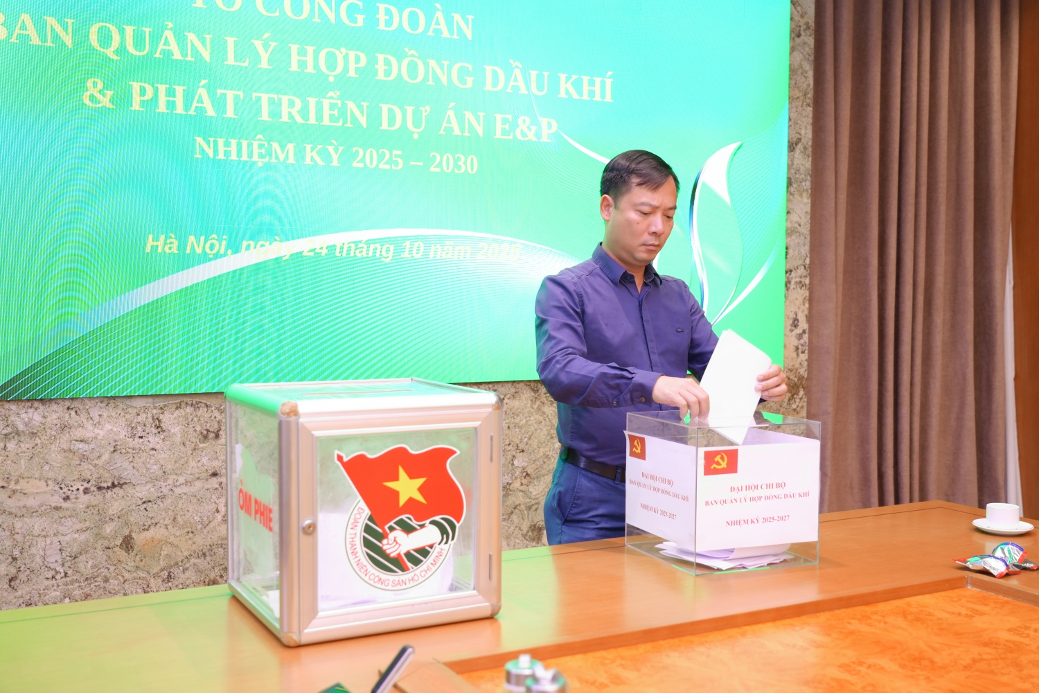 Các đại biểu bỏ phiếu bầu Ban Chấp hành Công đoàn Ban nhiệm kỳ 2025-2030 và đoàn đại biểu dự Đại hội cấp trên. Các đại biểu bỏ phiếu bầu Ban Chấp hành Công đoàn Ban nhiệm kỳ 2025-2030 và đoàn đại biểu dự Đại hội cấp trên.
