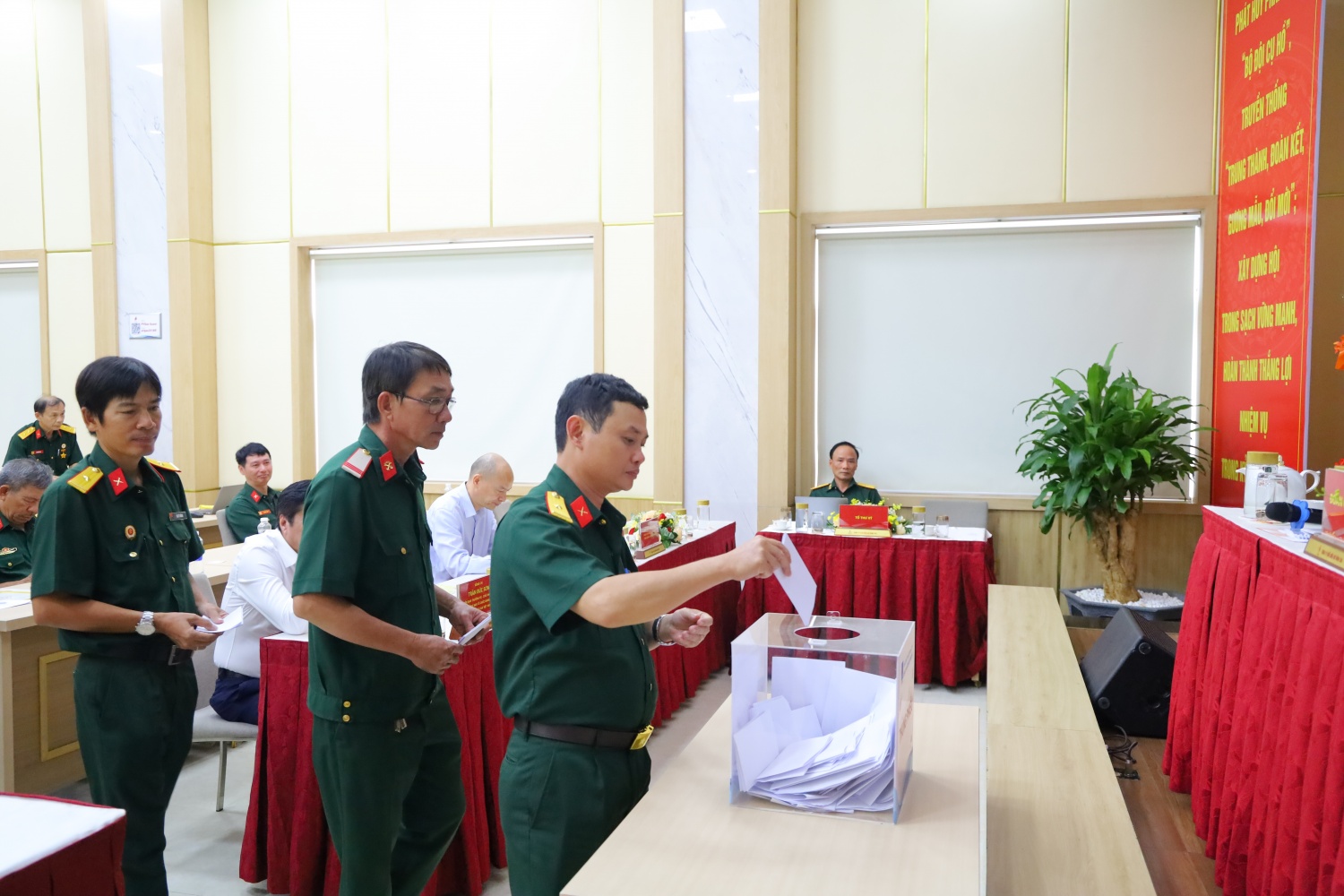 Các đại biểu bầu Ban Chấp hành Hội CCB PVI nhiệm kỳ 2025-2030 và bầu đoàn Đại biểu dự Đại hội cấp trên. Các đại biểu bầu Ban Chấp hành Hội CCB PVI nhiệm kỳ 2025-2030 và bầu đoàn Đại biểu dự Đại hội cấp trên.